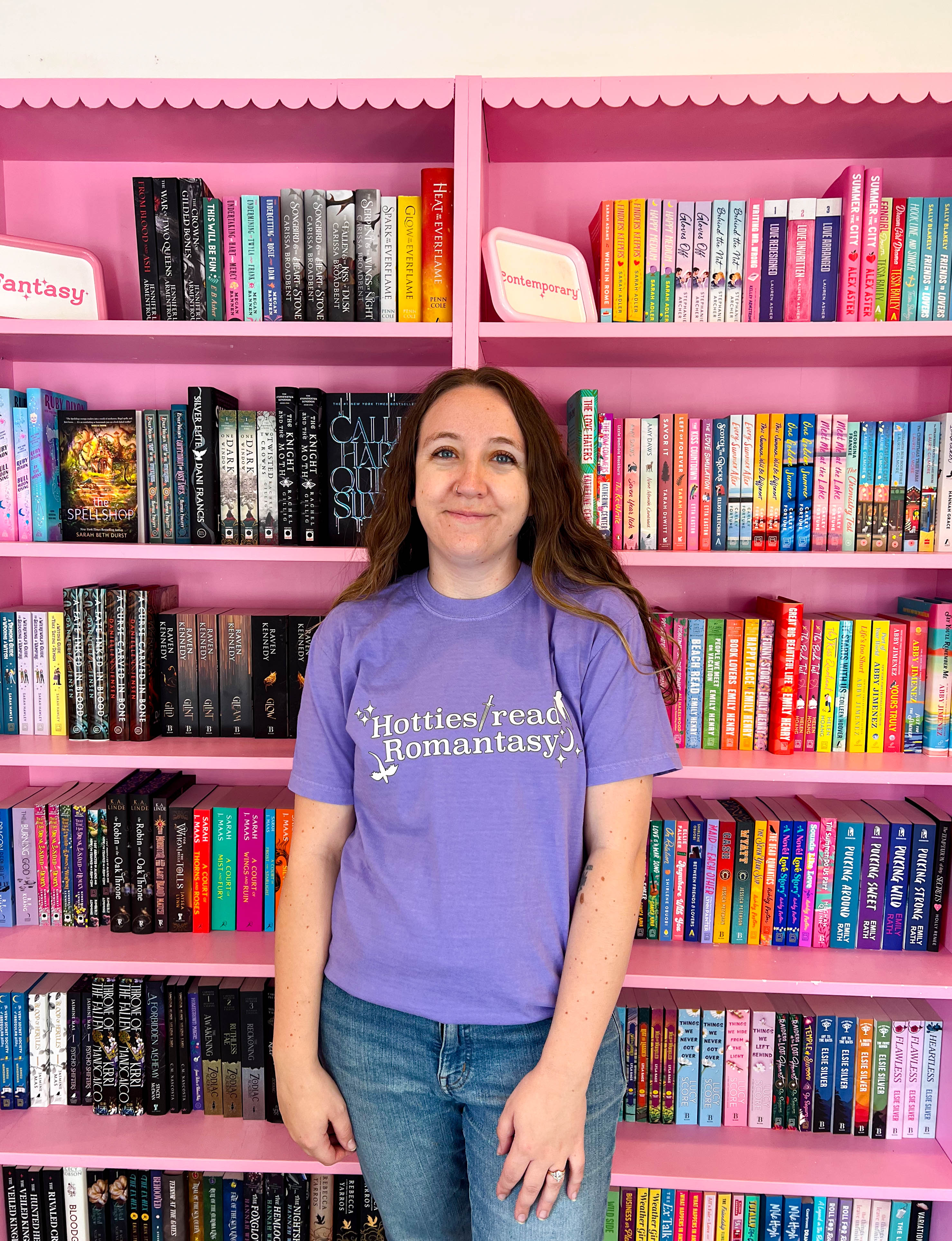 Hotties Read Romantasy T-Shirt