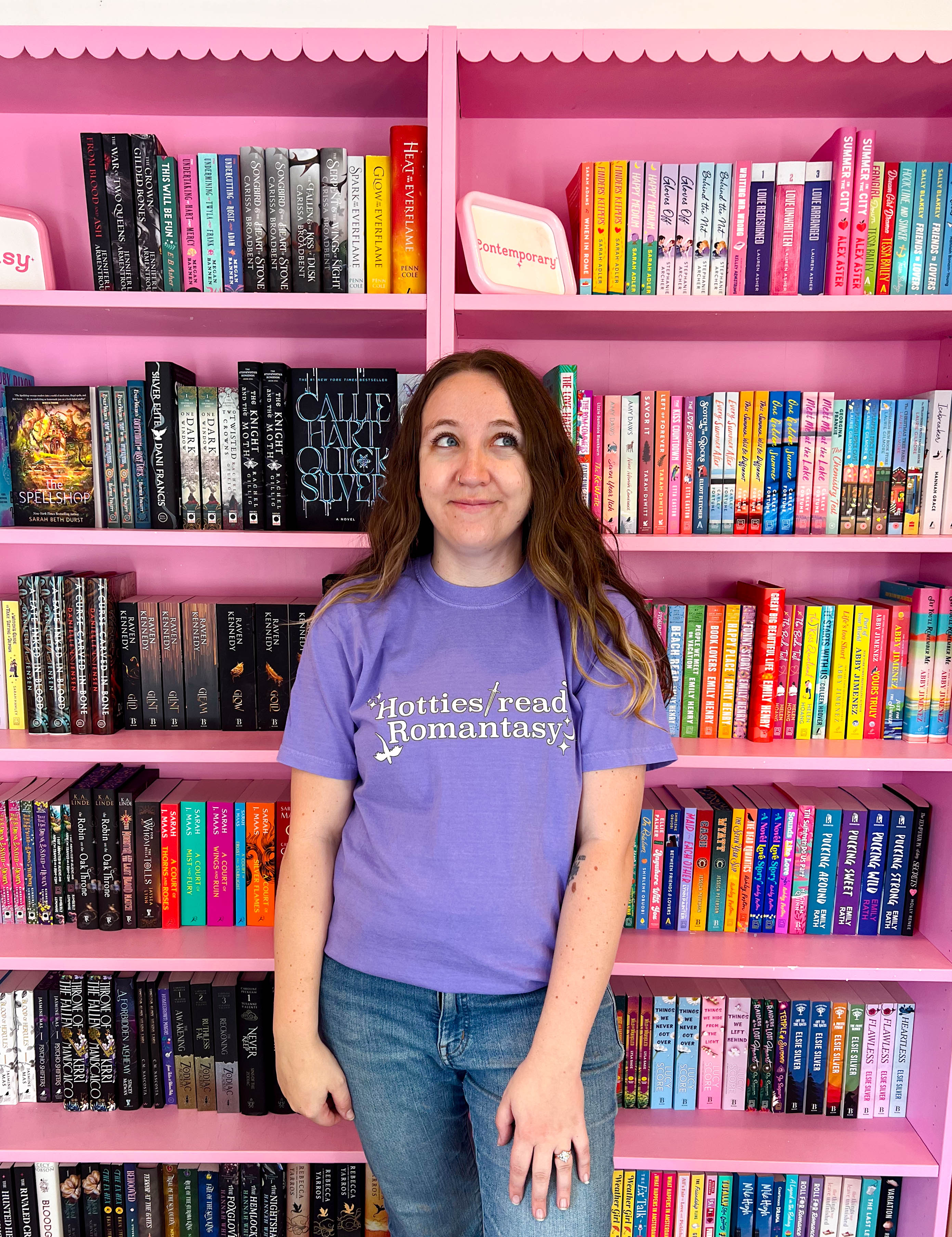 Hotties Read Romantasy T-Shirt