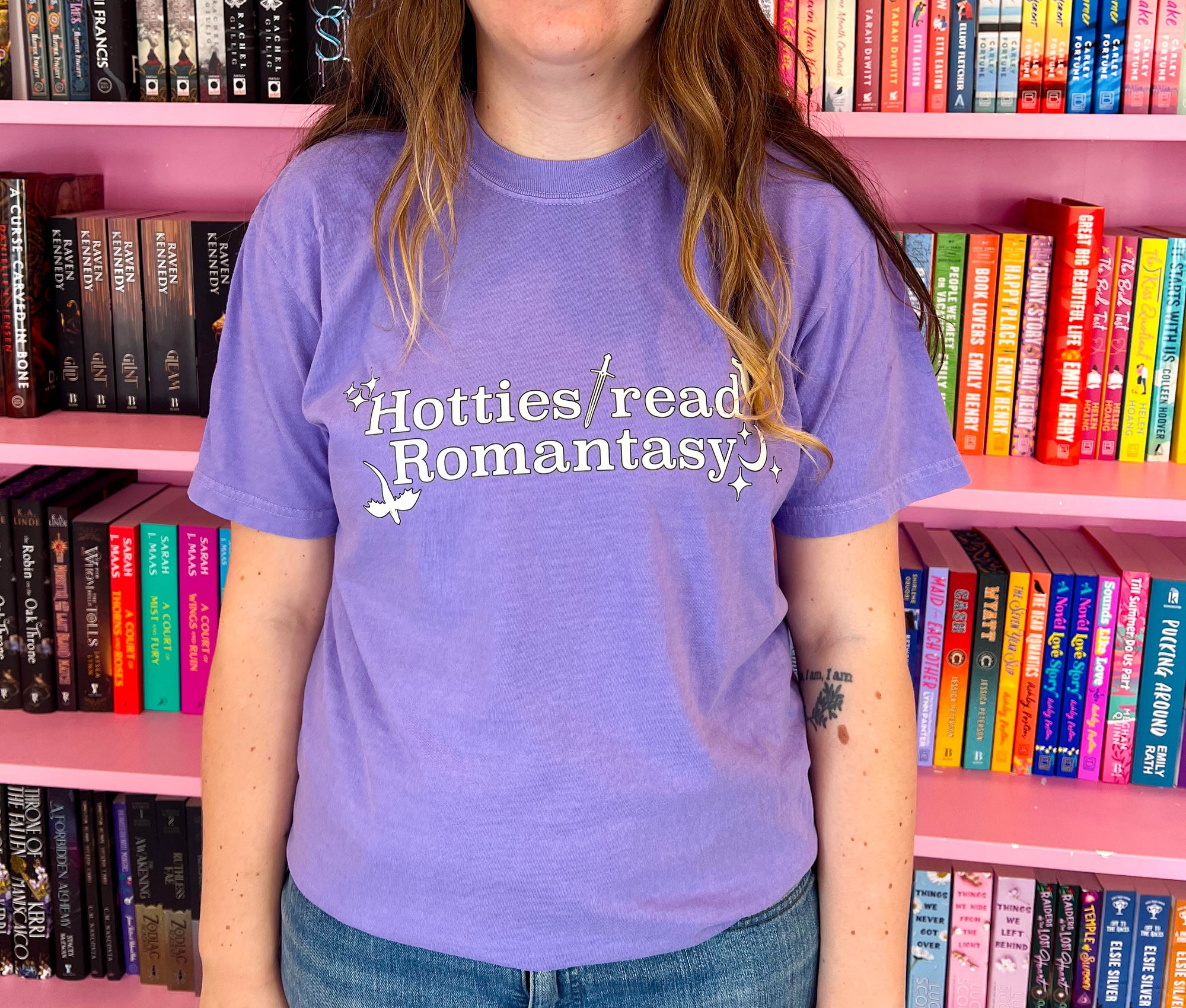 Hotties Read Romantasy T-Shirt