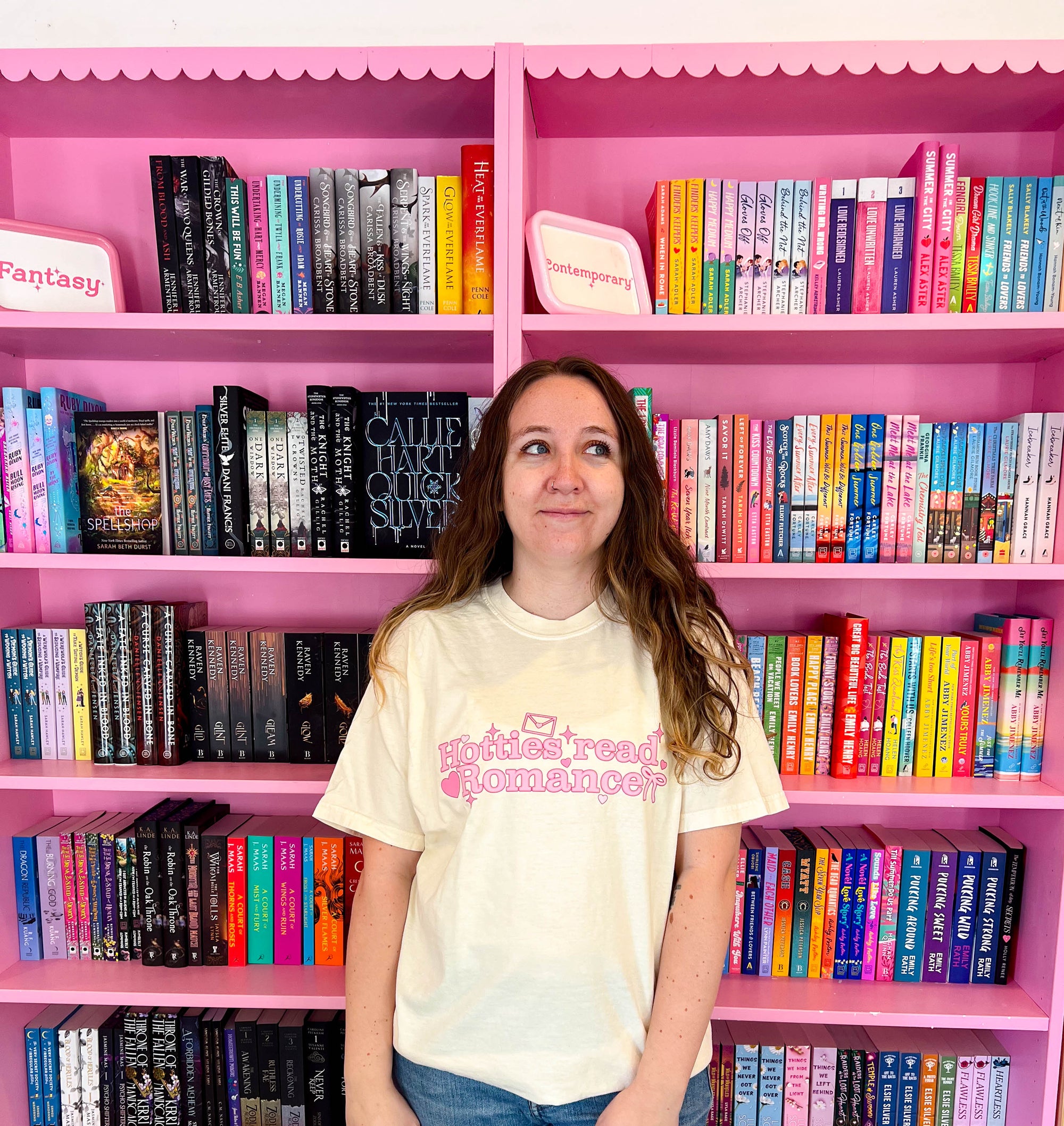 Hotties Read Romance T-Shirt