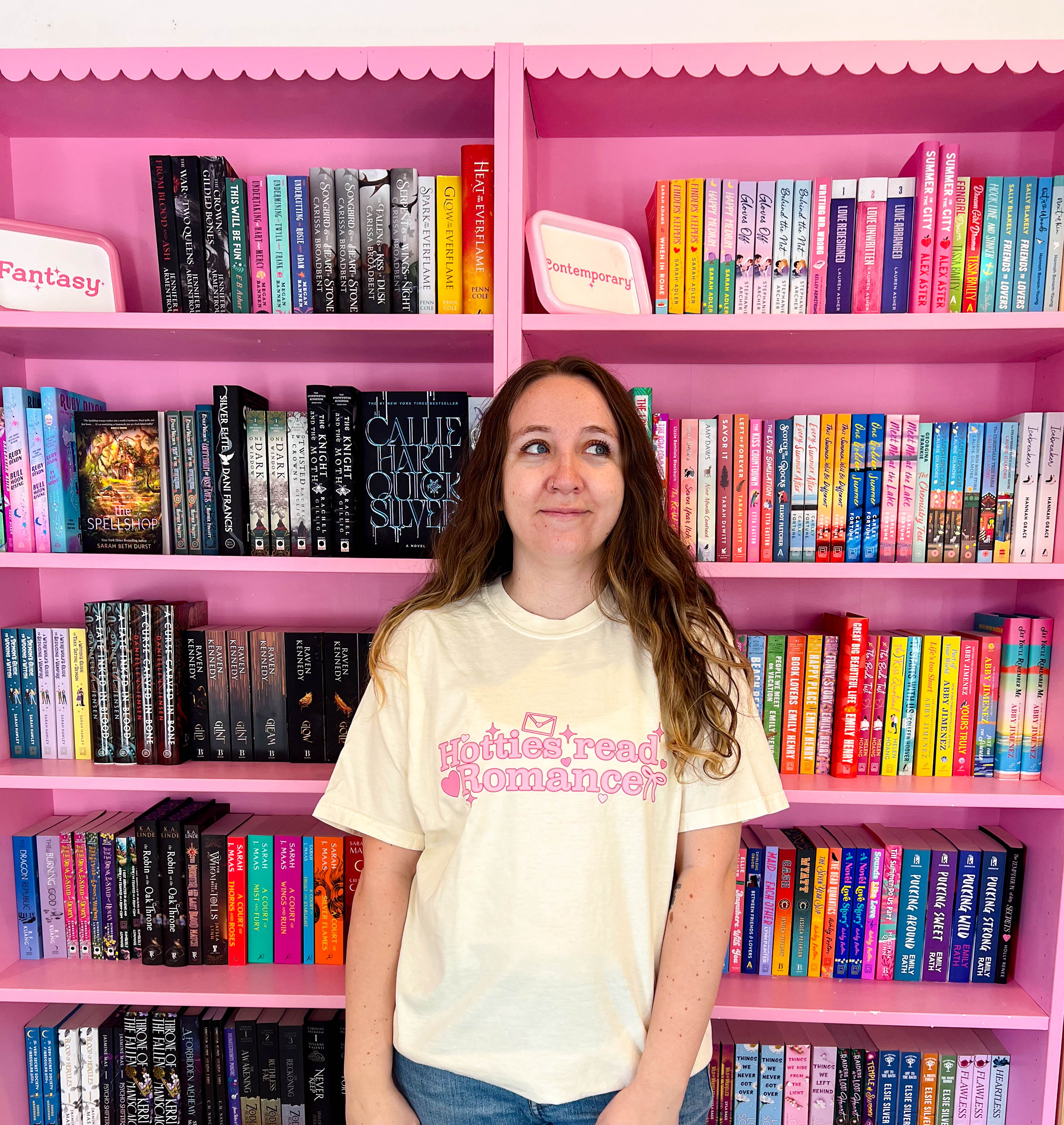 Hotties Read Romance T-Shirt
